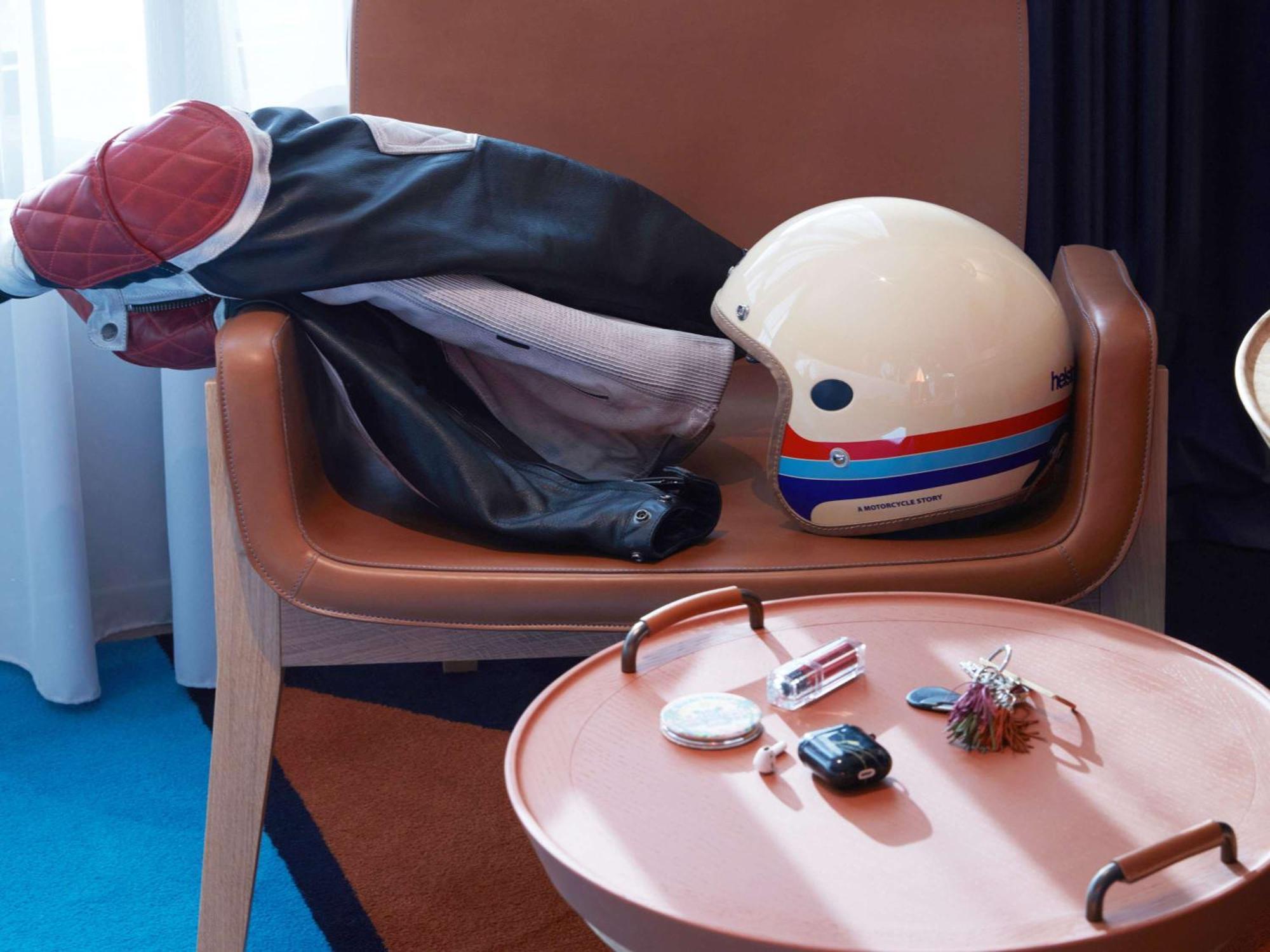 So/ Paris Hotel Exteriör bild A jet helmet