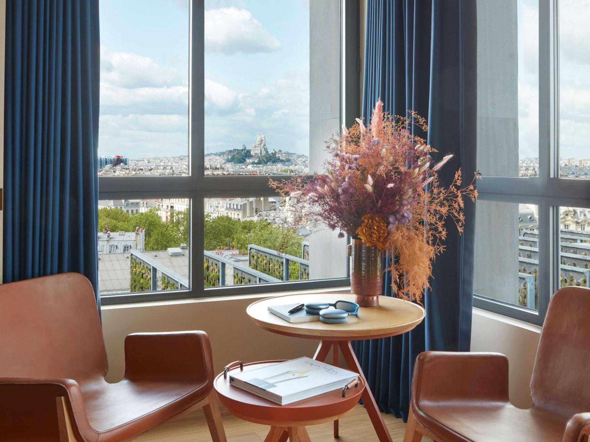 So/ Paris Hotel Exteriör bild A room at the hotel