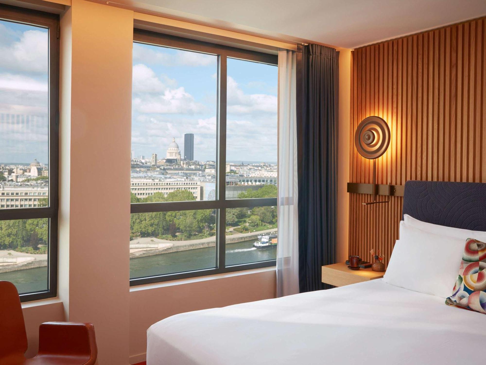 So/ Paris Hotel Exteriör bild A room at the hotel