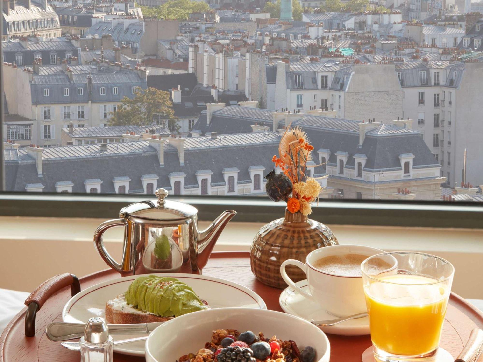 So/ Paris Hotel Exteriör bild Breakfast at the Hotel