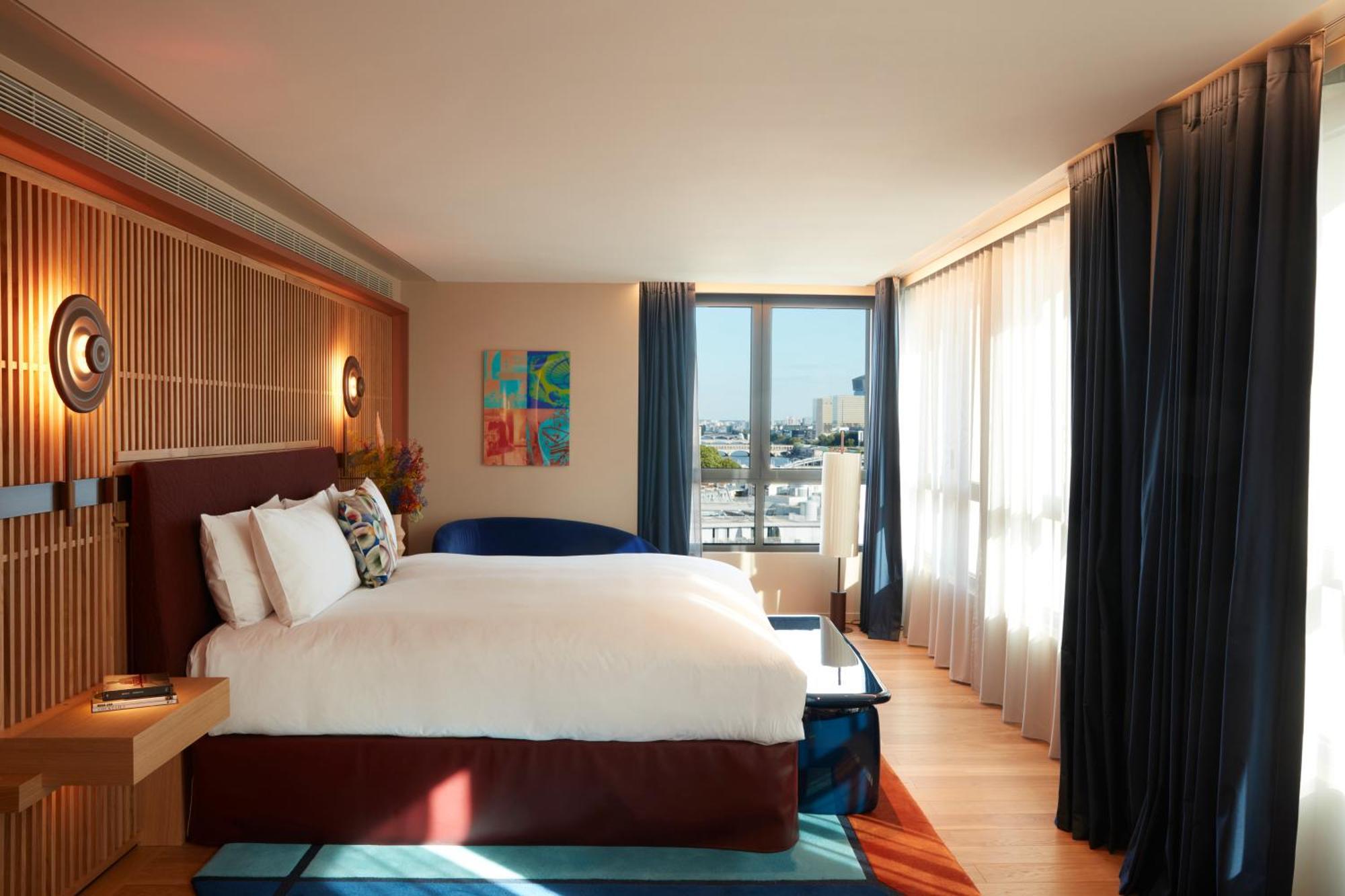 So/ Paris Hotel Exteriör bild A room at the hotel