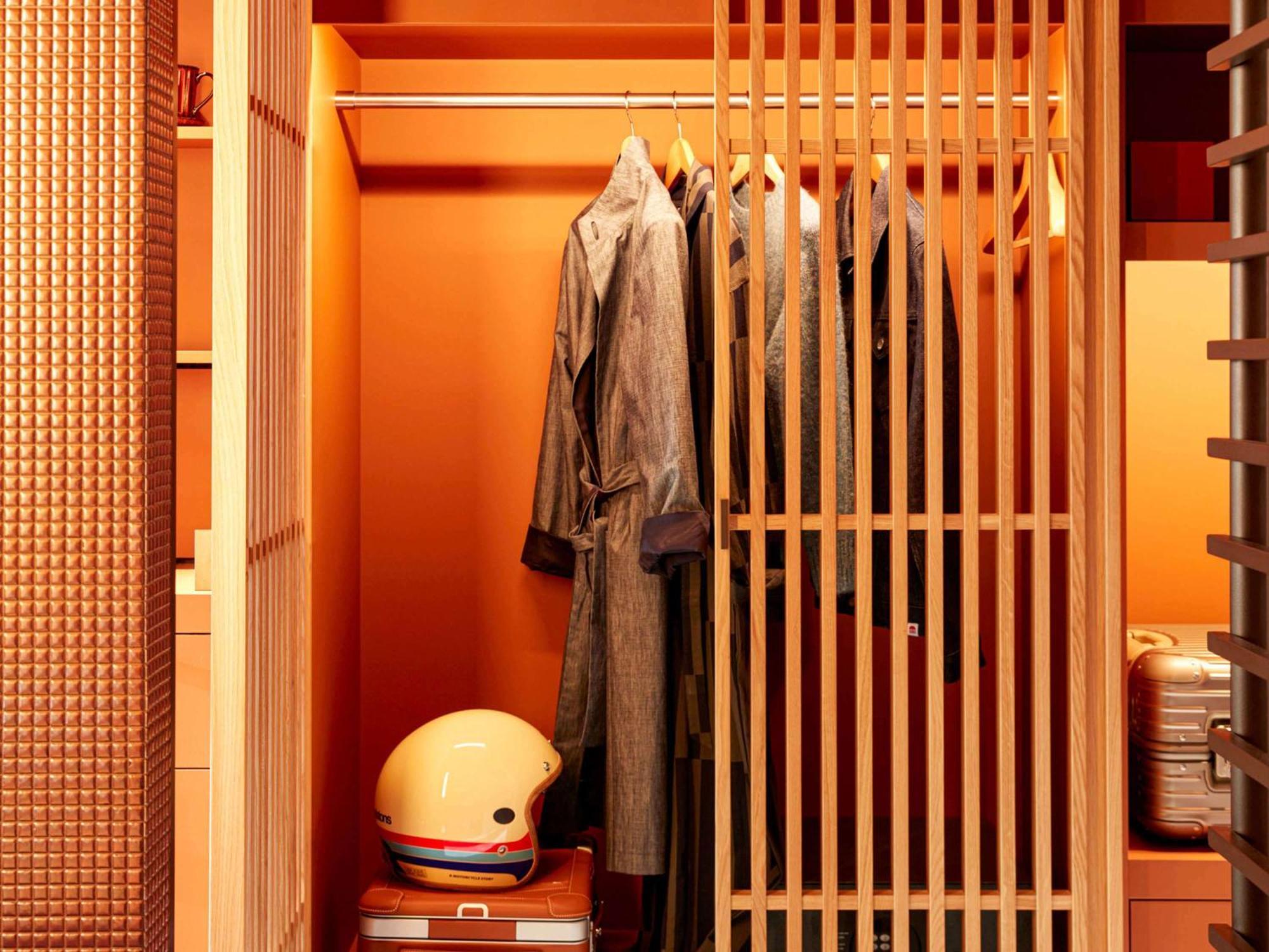 So/ Paris Hotel Exteriör bild A wardrobe