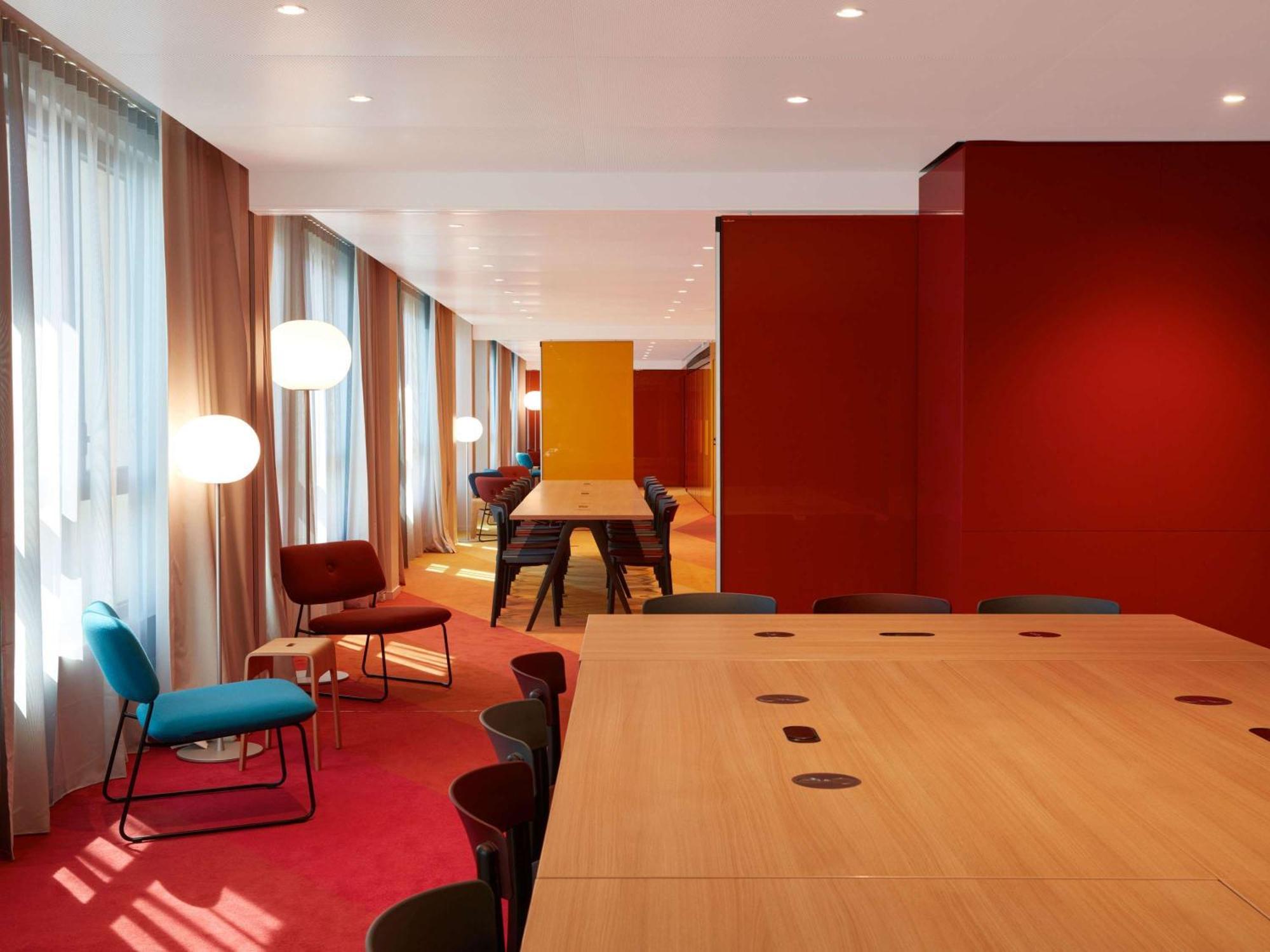 So/ Paris Hotel Exteriör bild The interior of the hotel