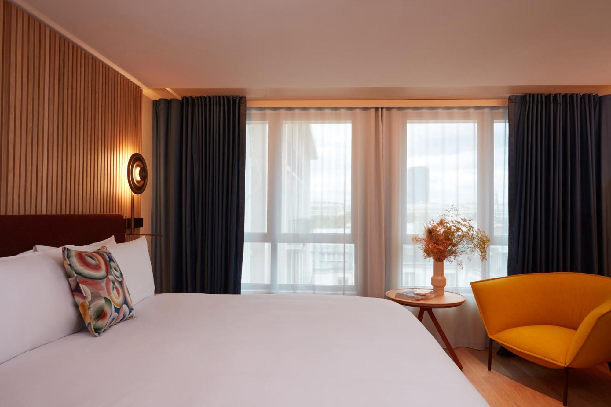So/ Paris Hotel Exteriör bild A room at the hotel