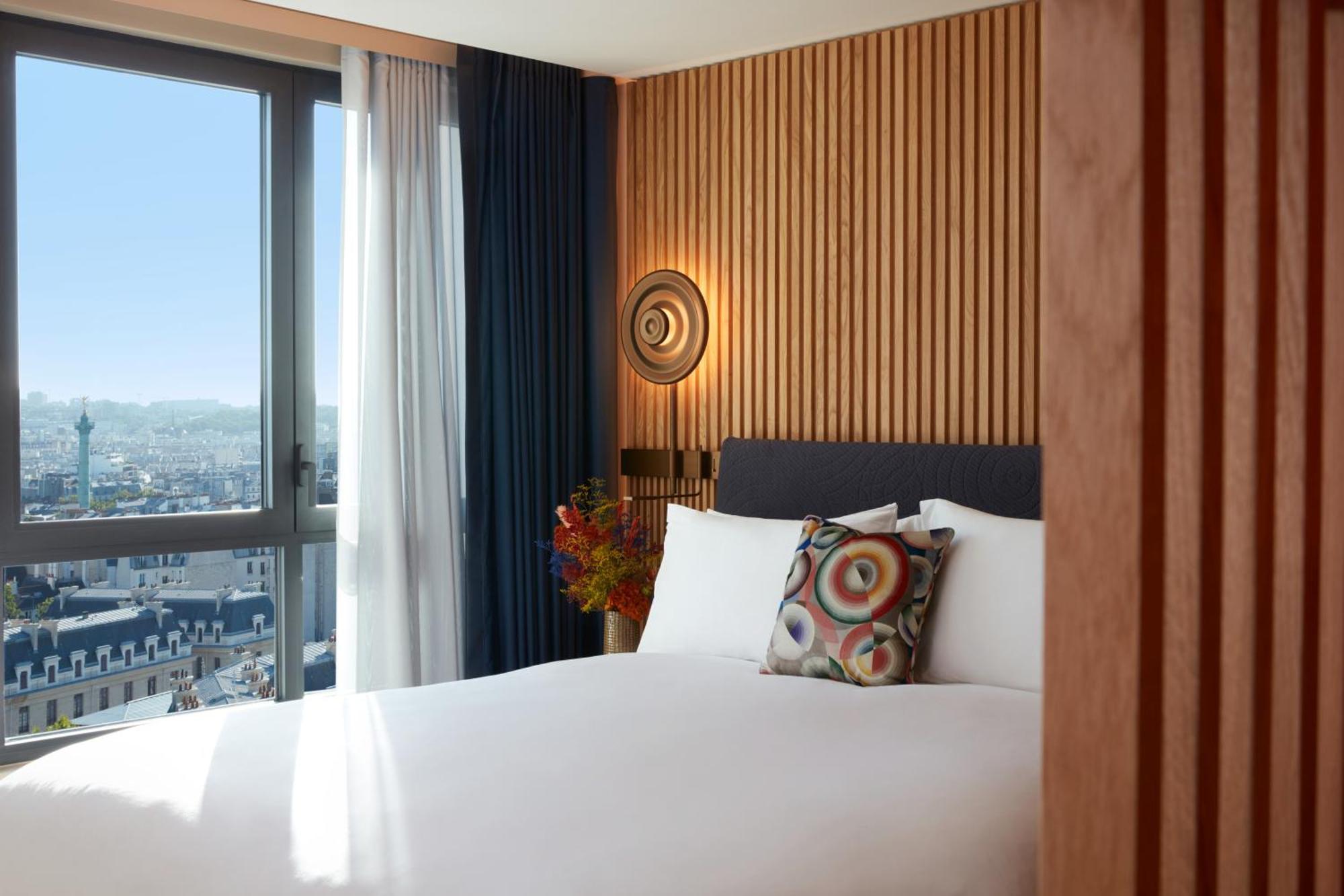 So/ Paris Hotel Exteriör bild A bedroom at the hotel